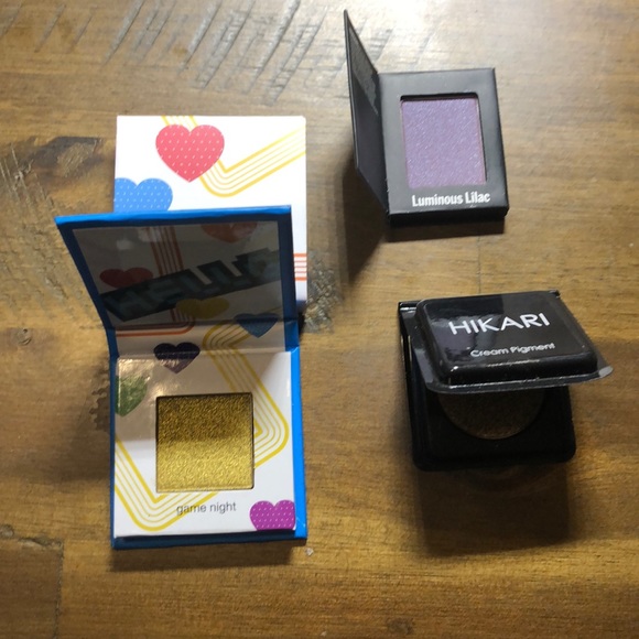 3/$20 : Eyeshadows - Picture 2 of 5